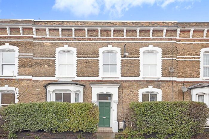 3 Bedroom Flat For Sale In Manse Road, Stoke Newington, N16