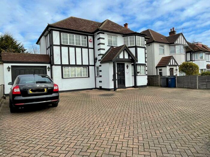 3 Bedroom Property To Rent In Hale Lane, London, NW7