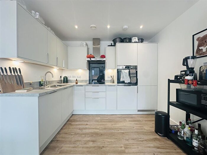 2 Bedroom Flat To Rent In Carmen Beckford Street, Bristol, BS1