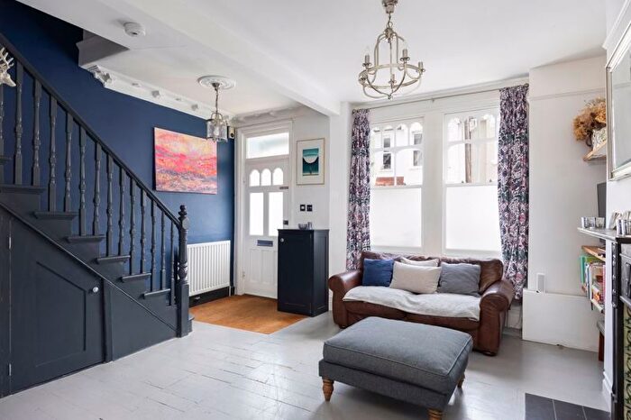 4 Bedroom Terraced House For Sale In Thorpebank Road, London, W12