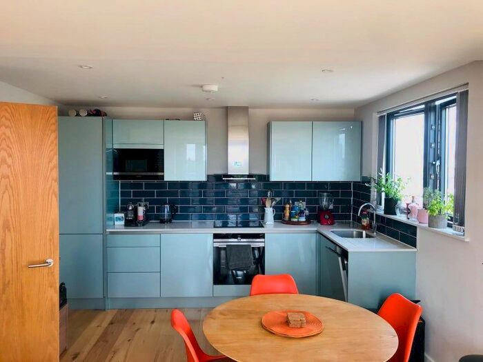 3 Bedroom Flat To Rent In Flat Amisha Court, Grange Road, London, London, SE1