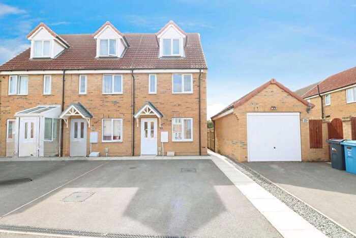 3 Bedroom Terraced House For Sale In Stable Way, Kingswood, HU7