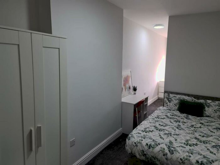8 Bedroom Terraced House To Rent In Wavertree Road, Liverpool, Merseyside, L7