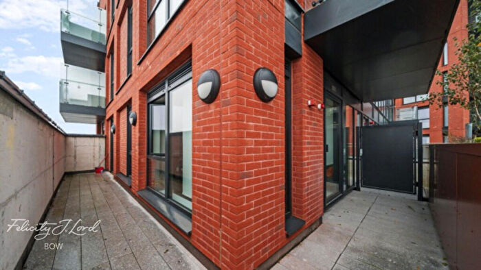 1 Bedroom Apartment For Sale In Mercury Walk, London, E14