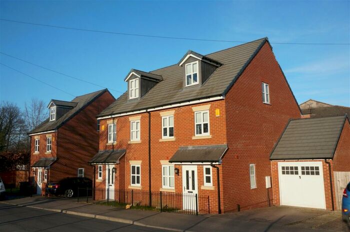 3 Bedroom Town House To Rent In Wetherby, Hallfield Lane, LS22