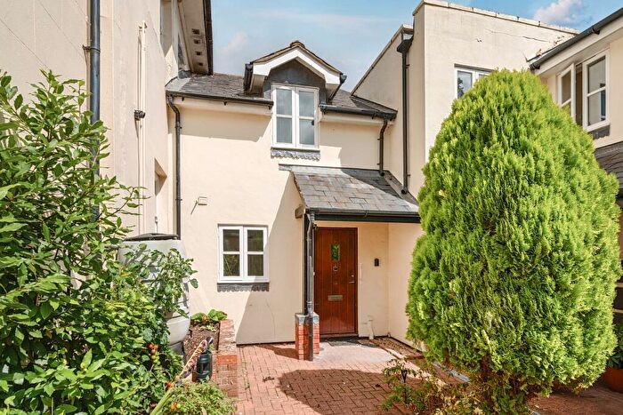 2 Bedroom Mews For Sale In Lodge Drive, Weyhill, SP11