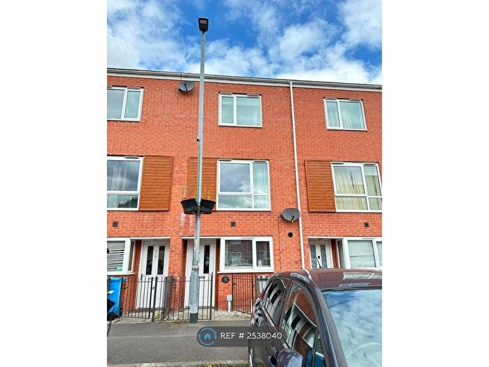 4 Bedroom Terraced House To Rent In Flixton Road, Manchester, M13