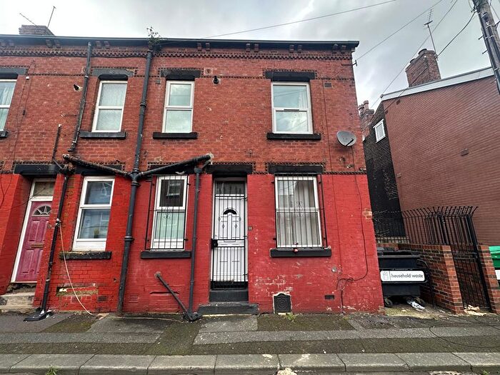 2 Bedroom Terraced House To Rent In Recreation Mount, Leeds, West Yorkshire, LS11