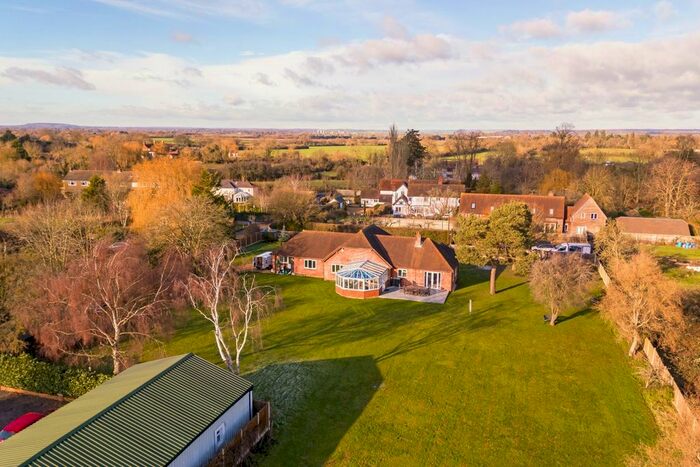 4 Bedroom Bungalow To Rent In Oakley Green Road, Oakley Green, Windsor, SL4