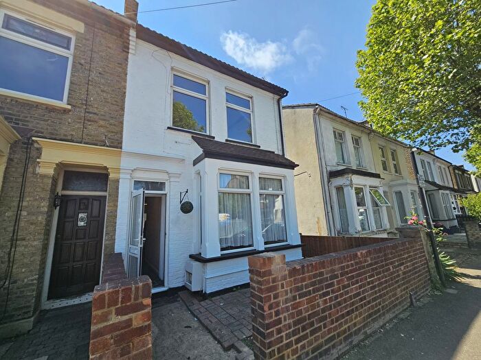 3 Bedroom Semi-Detached House To Rent In St. Anns Road, Southend-On-Sea, SS2
