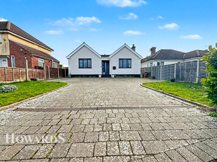 3 Bedroom Detached Bungalow For Sale In Park Drive, Worlingham, Beccles, NR34