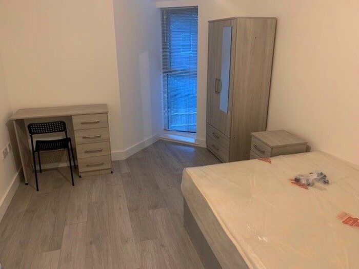 2 Bedroom Property To Rent In Portswood Road, Southampton, SO17