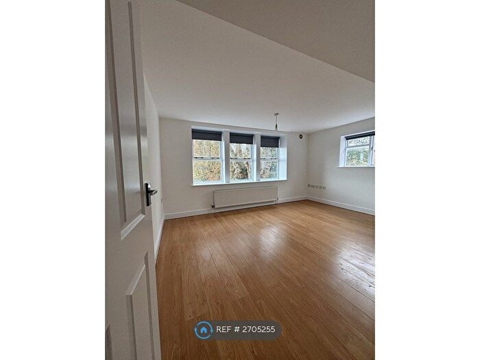 2 Bedroom Flat To Rent In Sylvan Road, London, SE19