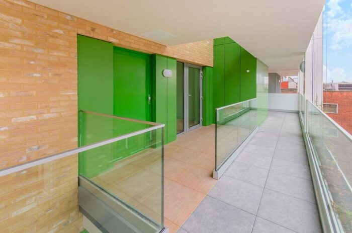 2 Bedroom Flat To Rent In Dalston Curve, Dalston, London, E8