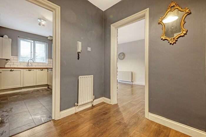 1 Bedroom Apartment For Sale In Empire Wharf, Bow, E3