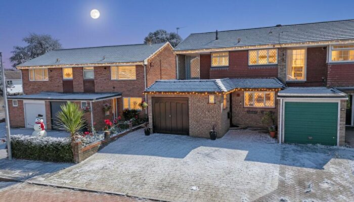 3 Bedroom End Of Terrace House For Sale In Stirling Close, Gillingham, ME8