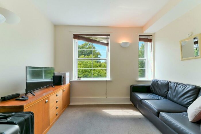 3 Bedroom Flat To Rent In Vauban Estate, London, SE16