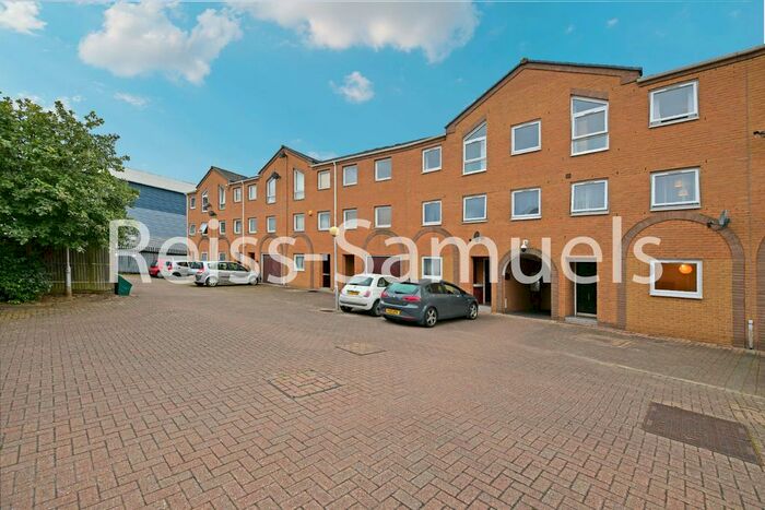 5 Bedroom Town House To Rent In Cyclops Mews, Isle Of Dogs, Docklands, London E14