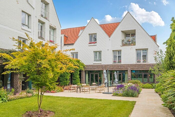 2 Bedroom Retirement Property For Sale In Leyton Road, Harpenden, Hertfordshire, AL5