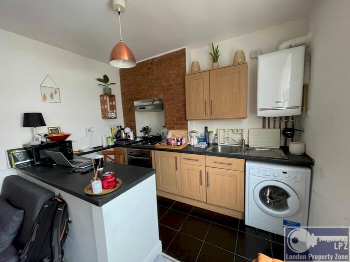 Studio To Rent In Netherwood Road, Brook Green, W14