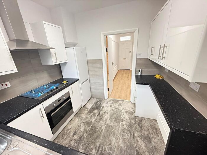 1 Bedroom Maisonette To Rent In Carr Road, Northolt, Greater London, UB5