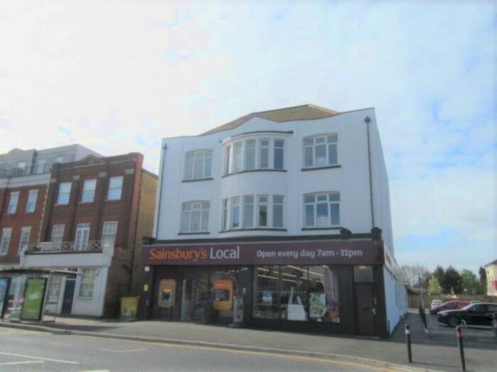 2 Bedroom Apartment To Rent In First Floor Front London Road, Westcliff On Sea, Essex, SS0