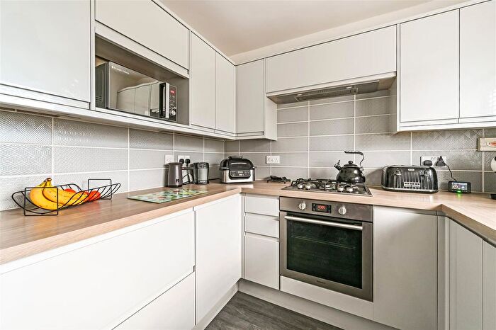 3 Bedroom End Of Terrace House For Sale In Cormorant Close, Fareham, PO16