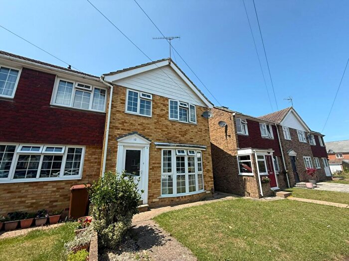 3 Bedroom Property To Rent In Rainham, ME8