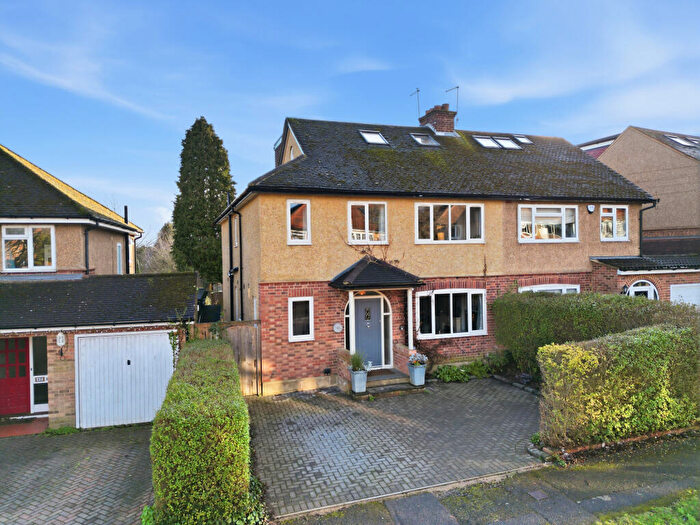 5 Bedroom Semi-Detached House For Sale In Pondfield Crescent, St. Albans, AL4