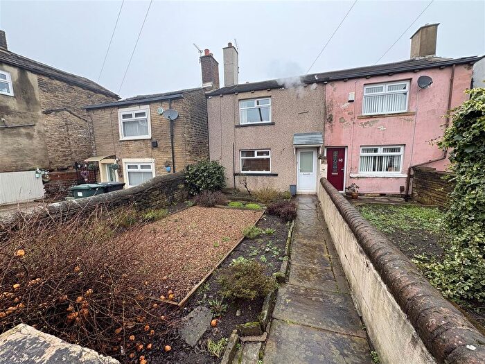 2 Bedroom Terraced House For Sale In Cutler Heights Lane, Cutler Heights, BD4