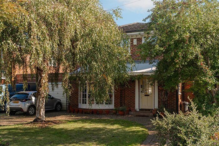 4 Bedroom Detached House For Sale In West Farm Drive, Ashtead, KT21