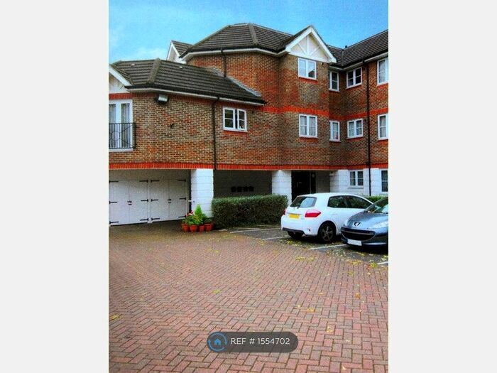 2 Bedroom Flat To Rent In Bartholomew Ct, Canons Park Edgware, HA8