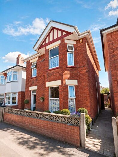 4 Bedroom Detached House For Sale In Abinger Road, Bournemouth, BH7