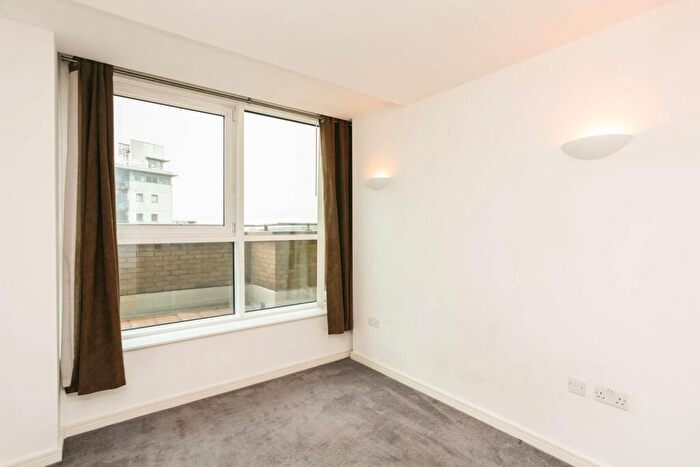 3 Bedroom Flat To Rent In Argyll Road, Woolwich, London, SE18