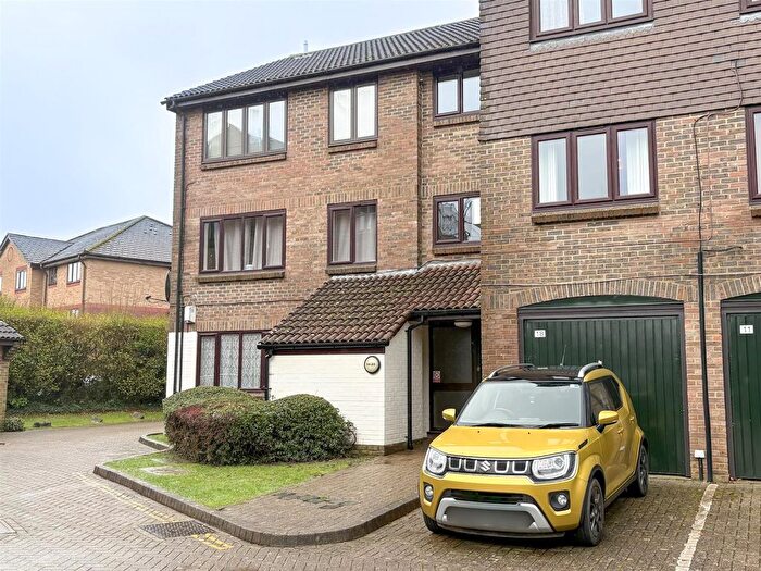 2 Bedroom Flat For Sale In Connaught Gardens, Crawley, RH10