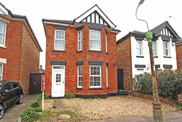 3 Bedroom Detached House For Sale In Shelbourne Road, Bournemouth, BH8