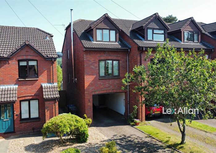 2 Bedroom Town House For Sale In Crofters Close, Stourbridge, DY8