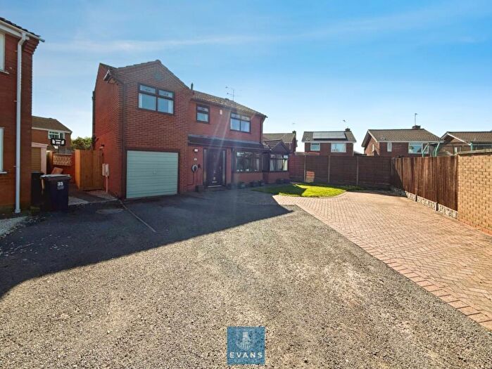 4 Bedroom Detached House For Sale In Cheltenham Close, Bedworth, CV12