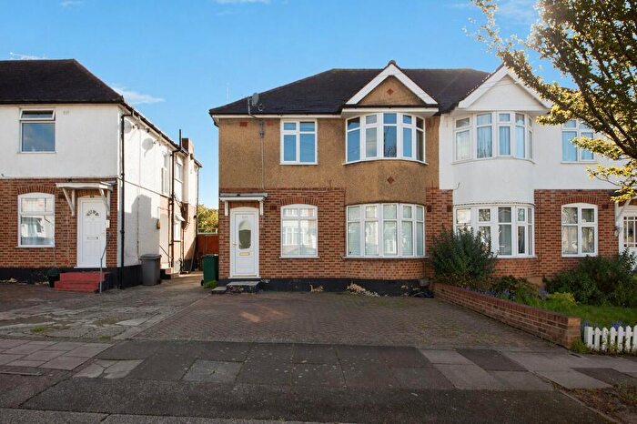 2 Bedroom Maisonette To Rent In Kenerne Drive, Barnet, EN5