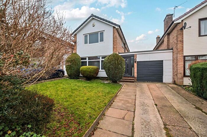 3 Bedroom Link Detached House For Sale In West End Lane, Horsforth, LS18