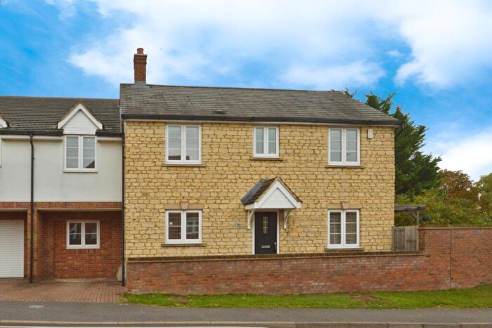 4 Bedroom Semi-Detached House For Sale In Hayes Road, Deanshanger, Milton Keynes, Northamptonshire, MK19