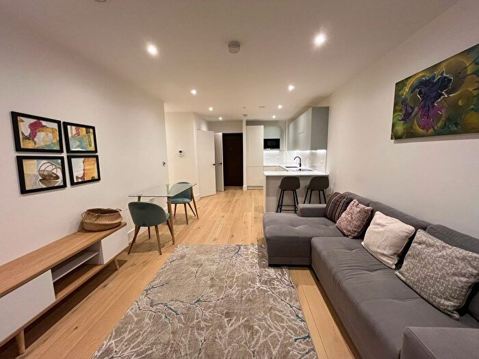 1 Bedroom Flat For Sale In Hive House, Capital Interchange Way, Kew, London, TW8