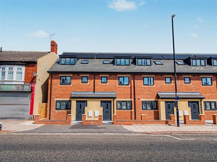 4 Bedroom Town House For Sale In Westholme Terrace, Grangetown, Sunderland, SR2