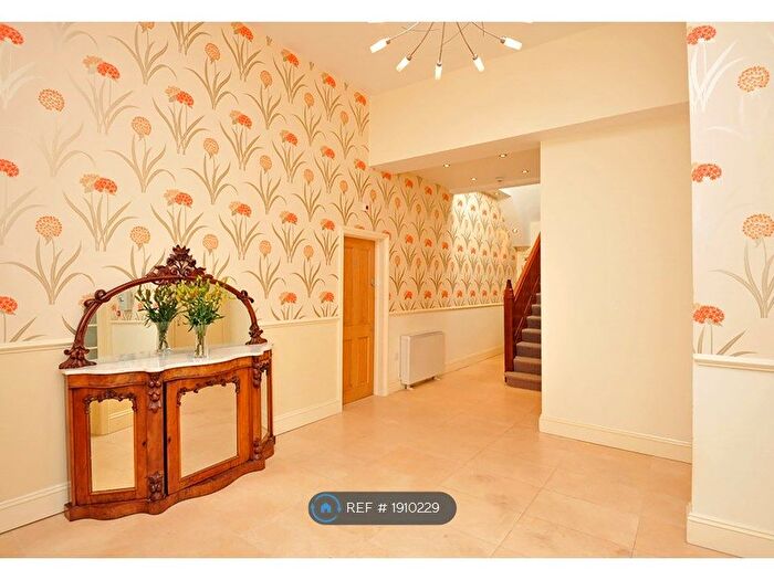 1 Bedroom Flat To Rent In Warren Road, Torquay, TQ2