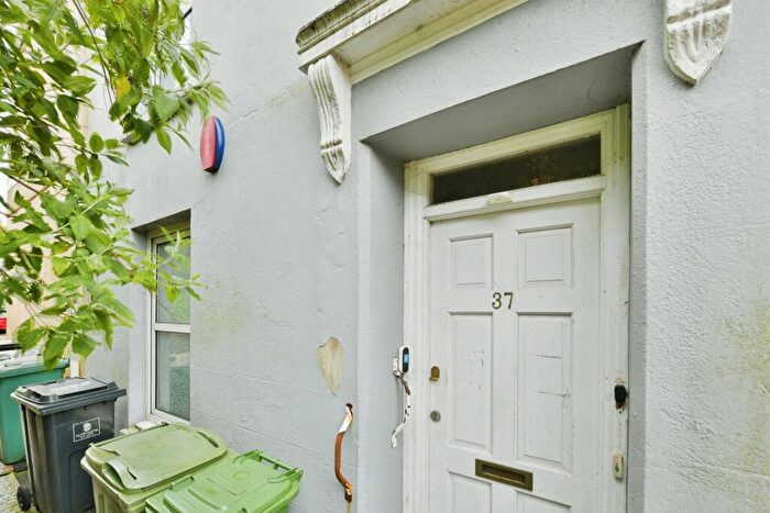2 Bedroom Flat For Sale In Seaton Place, Plymouth, PL2