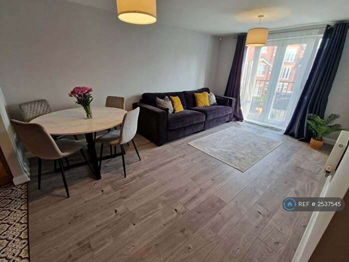 2 Bedroom Flat To Rent In Sale Road, Manchester, M23