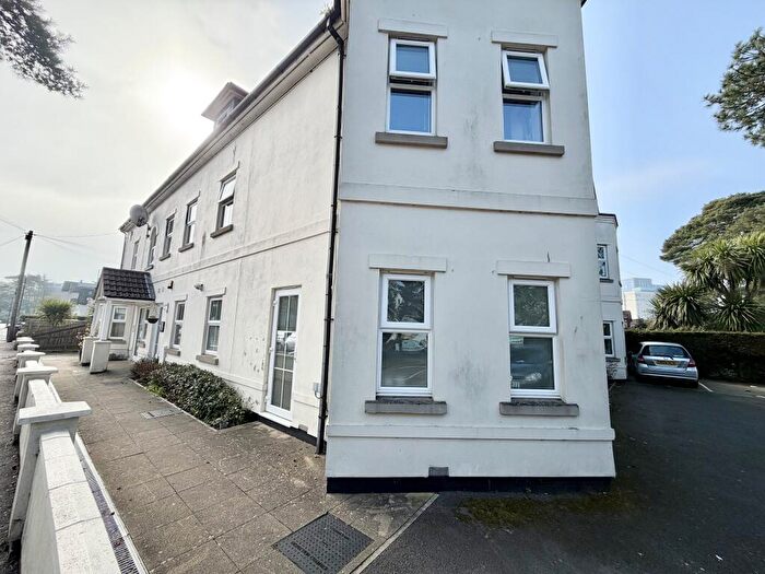 2 Bedroom Flat To Rent In Knyveton Road, Bournemouth, Dorset, BH1