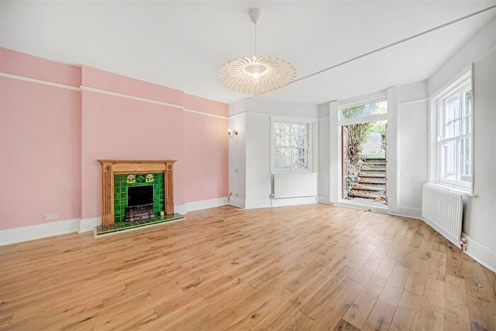 2 Bedroom Flat To Rent In Charlton Road, Blackheath, SE3