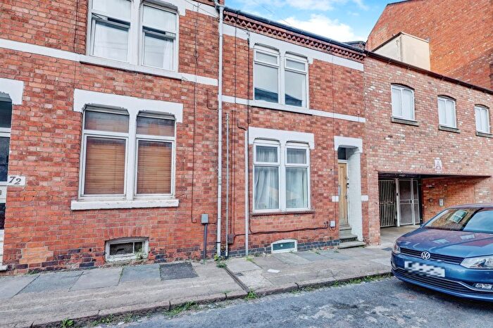 2 Bedroom Flat For Sale In Artizan Road, Northampton, NN1