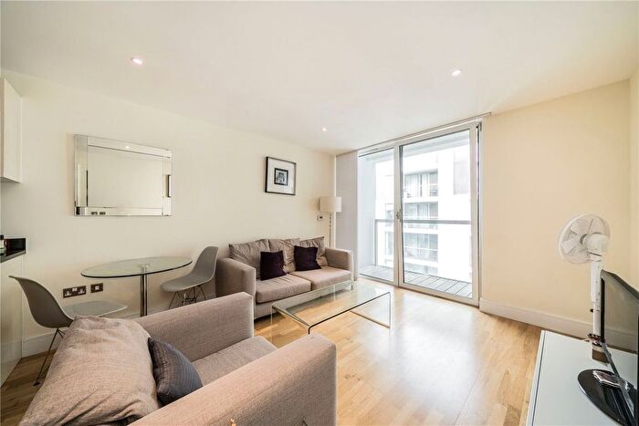 1 Bedroom Flat For Sale In Lanterns Way, London, E14